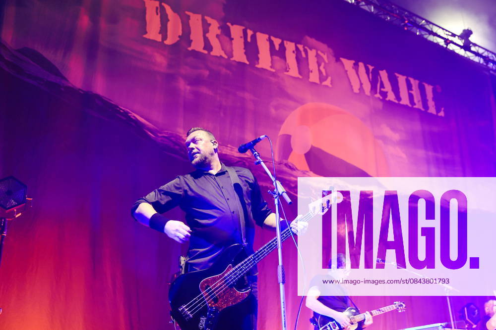 Dritte Wahl, Band, in concert live at the Max Schmeling Halle, Berlin, Berlin