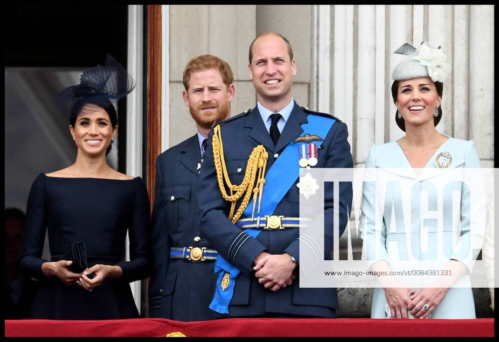 . 10 07 2018. London, United Kingdom. 100th Anniversary of the Royal Air Force. Hm The Queen with Prince William, Duchess of Cambridge and Prince Harry and Duchess of Sussex on the balcony of Buckingham Palace to Mark 100 years of the RAF xAndrewxParsonsx xi-Imagesx IIM-18165-0037