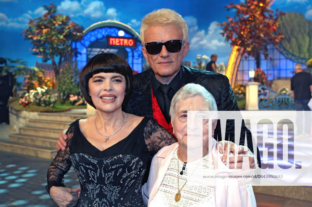ARCHIVE Heino singer Heino with Mireille Mathieu and her mother Marcelle Sophie Poirier on the occasion of the ARD TV show Herbstfest der Volksmusik , 2006 ARCHIVE PICTURE, date estimated 20251220JWM0067