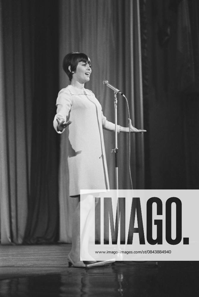 Moscow, USSR. French singer Mireille Mathieu performs in the Moscow State Variety Theatre as the French Music Hall tours in USSR. Valentin Mastyukov TASS 32427944