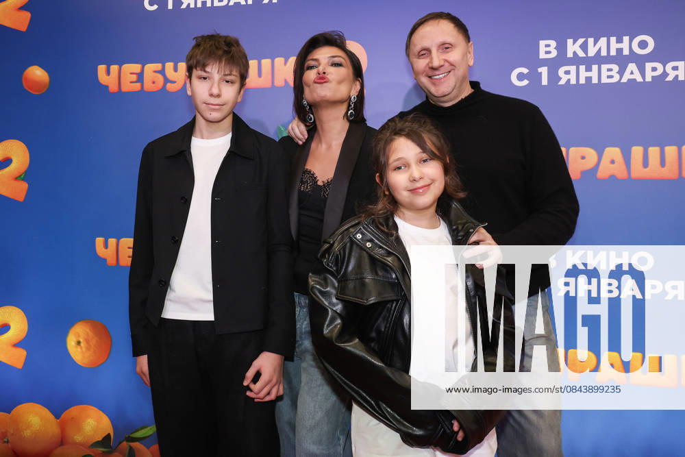 RUSSIA, MOSCOW - DECEMBER 24, 2025: Producer Vyacheslav Murugov poses with his wife Yevgenia Markova and their children on the red carpet during the premiere of the family comedy Cheburashka 2 by Dmitry Dyachenko at the KARO 11 Oktyabr cinema on Novy Arbat Street (New Arbat Avenue). Valery Sharifulin TASS 86692670