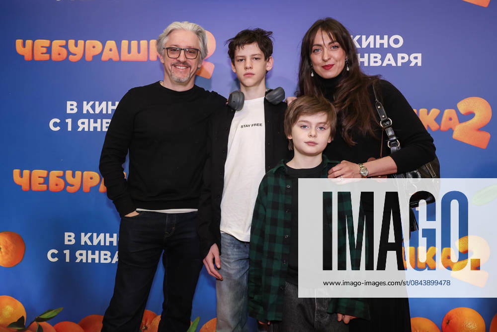 RUSSIA, MOSCOW - DECEMBER 24, 2025: Film director Michael Vaynberg poses with his family on the red carpet during the premiere of the family comedy Cheburashka 2 by Dmitry Dyachenko at the KARO 11 Oktyabr cinema on Novy Arbat Street (New Arbat Avenue). Valery Sharifulin TASS 86692666