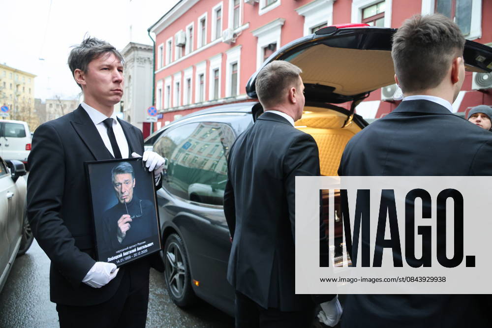RUSSIA, MOSCOW - DECEMBER 25, 2025: A farewell ceremony for actor Anatoly Lobotsky takes place outside Vladimir Mayakovsky Moscow Academic Theatre. Lobotsky passed away on 20 December 2025 at the age of 66. Yevgeny Messman TASS 86696798