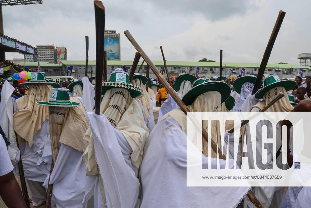 Eyo Festival in Lagos LAGOS, NIGERIA - DECEMBER 27: People wearing white clothes, donning wide-brimmed hats known as Aga, and carrying long wooden sticks called Opambata, accompanied by masked figures known as Eyo, attend the Eyo Festival in Lagos, Nigeria on December 27, 2025. Emmanuel Osodi Anadolu Lagos Nigeria. Editorial use only. Please get in touch for any other usage.