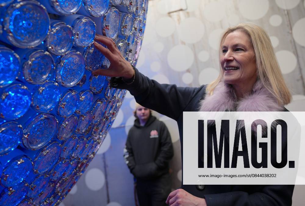 Times Square New Year’s Eve of New York City drops ball twice in 2026 NEW YORK, UNITED STATES - DECEMBER 27: The co-organizers of Times Square New Year’s Eve unveil the new 2026 Waterford crystals and install the final crystal on the new Times Square New Year’s Eve Ball, on Saturday, December 27, 2025, New York City, United States. The Constellation Ball will also drop to honor the United States of America s 250th anniversary with special red, white, and blue displays and even a second, patriotic drop. Selcuk Acar Anadolu New York United States. Editorial use only. Please get in touch for any other usage.