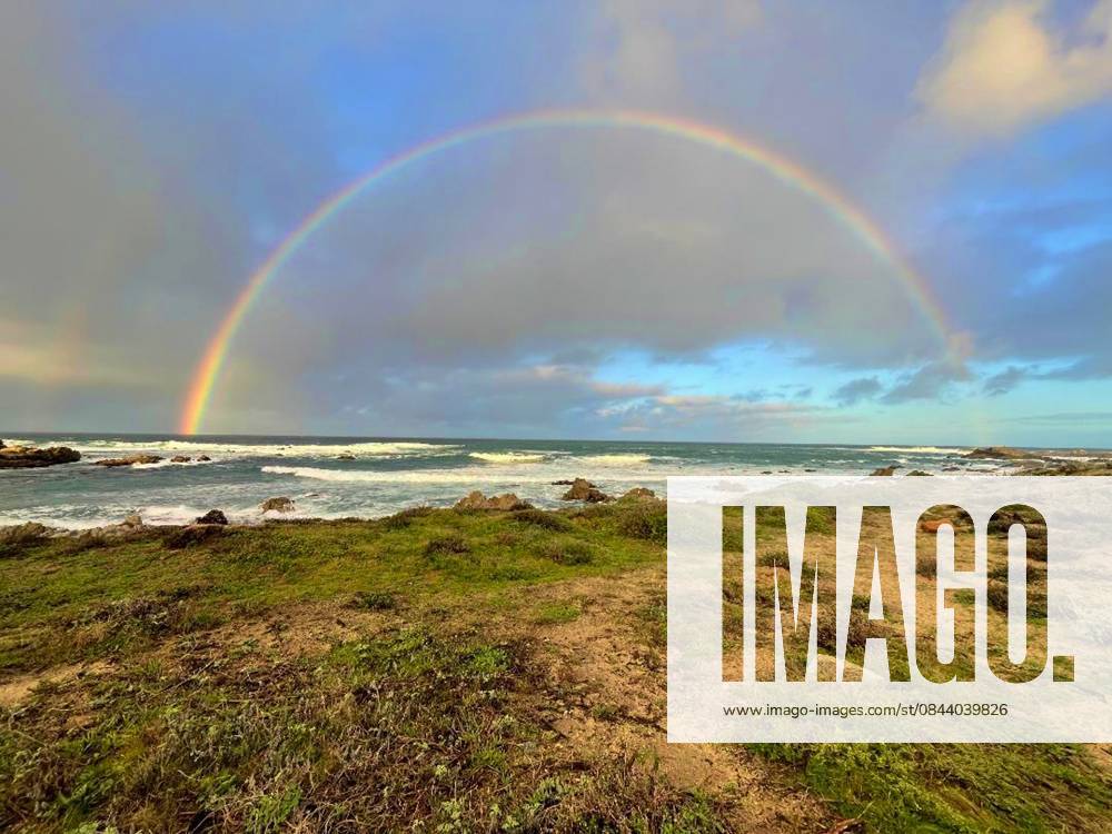 Rainbow forms over the Pacific Ocean in Pacific Grove along the Central California coast. Pacific Grove USA - ZUMAm225 20251227_zap_m225_001