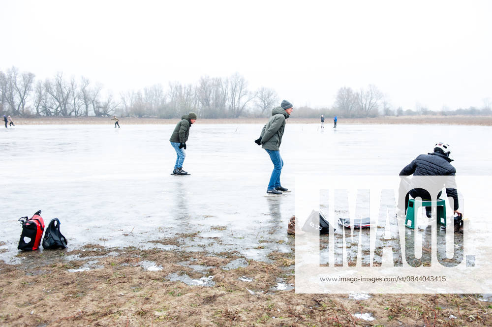 Nijmegen, The Netherlands: After several days of sub-zero temperatures during the night, the water of some lakes started to freeze over. People took the chance to skate on one of the frozen lakes close to the Dutch city of Nijmegen. Nijmegen The Netherlands - ZUMAs197 20251227_aab_s197_057