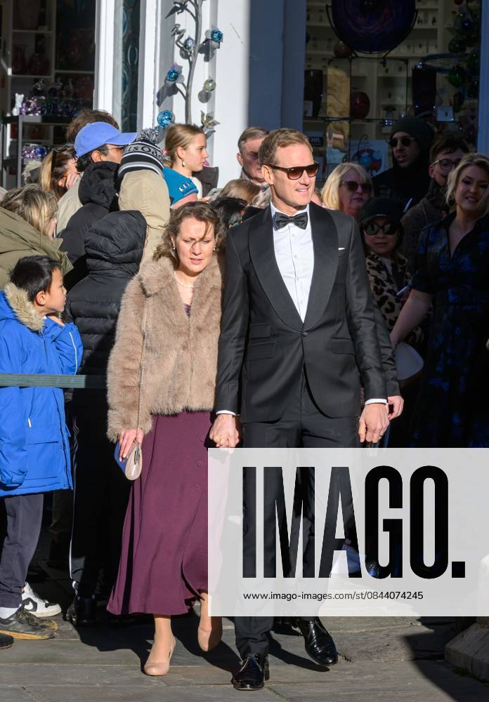 The wedding of Holly Ramsay to Adam Peaty The wedding of influencer Holly Ramsay to Olympic swimmer Adam Peaty at Bath Abbey (27 Dec 2025). - Tana Ramsay ahead of Bridesmaids icluding Tilly Ramsay. Sports presenter Dan Walker.