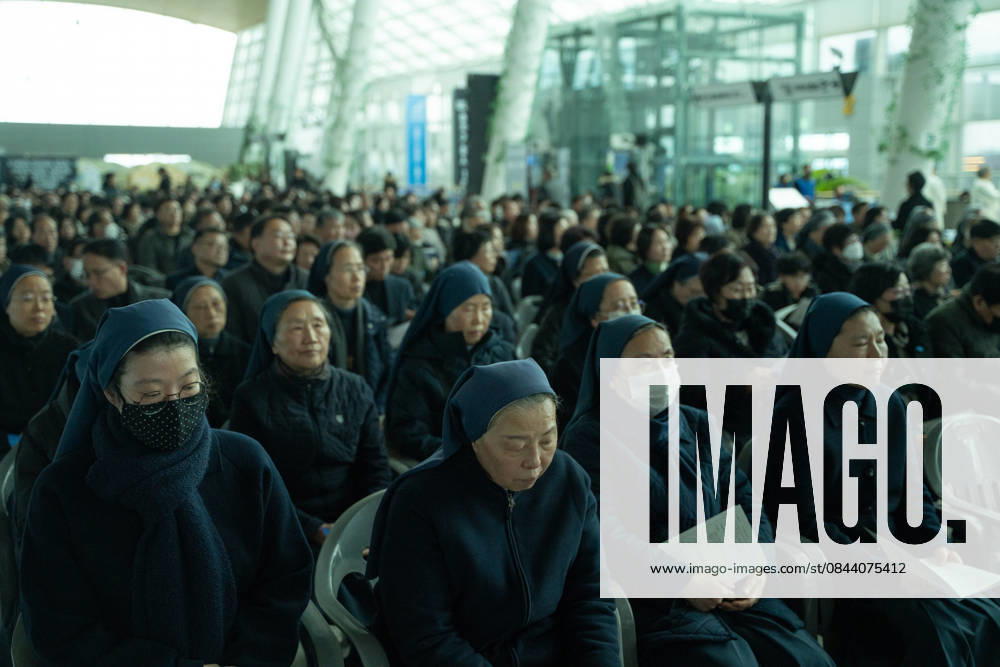 One day before the first anniversary of the Jeju air crash MUAN-GUN, SOUTH KOREA - DECEMBER 28: Bereaved family members gather at Muan International Airport, march to the crash site, remain in temporary shelters, mourn at the scene and honor the victims during a joint memorial service in Muan-gun, South Korea, on December 28, 2025, one day before the first anniversary of the Jeju Air crash, as commemorations mark a year since the deadly accident and reflect ongoing grief and remembrance. Hwawon Ceci Lee Anadolu Muan-gun South Korea. Editorial use only. Please get in touch for any other usage.