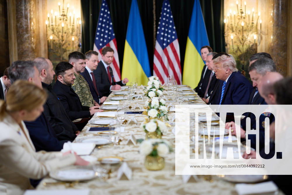 Ukrainian President Volodymyr Zelenskyy meets with U.S. President Donald Trump at Trump s Mar-a-Lago club in Palm Beach, Florida, on Sunday, December 28, 2025. Photo via Ukrainian Presidential Press Office WAX2025122804 UKRAINIANxPRESIDENTIALxPRESSxOFFICE