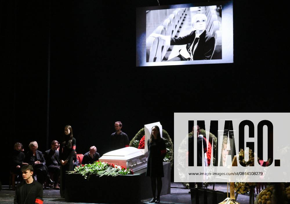 Russia Actress Alentova Death 9081807 29.12.2025 The coffin of Soviet and Russian actress Vera Alentova, who died at the age of 83 on December 25, is seen on stage during a farewell ceremony before her funeral at the Pushkin Drama Theatre in Moscow, Russia. Grigory Sysoev Sputnik Moscow Russia