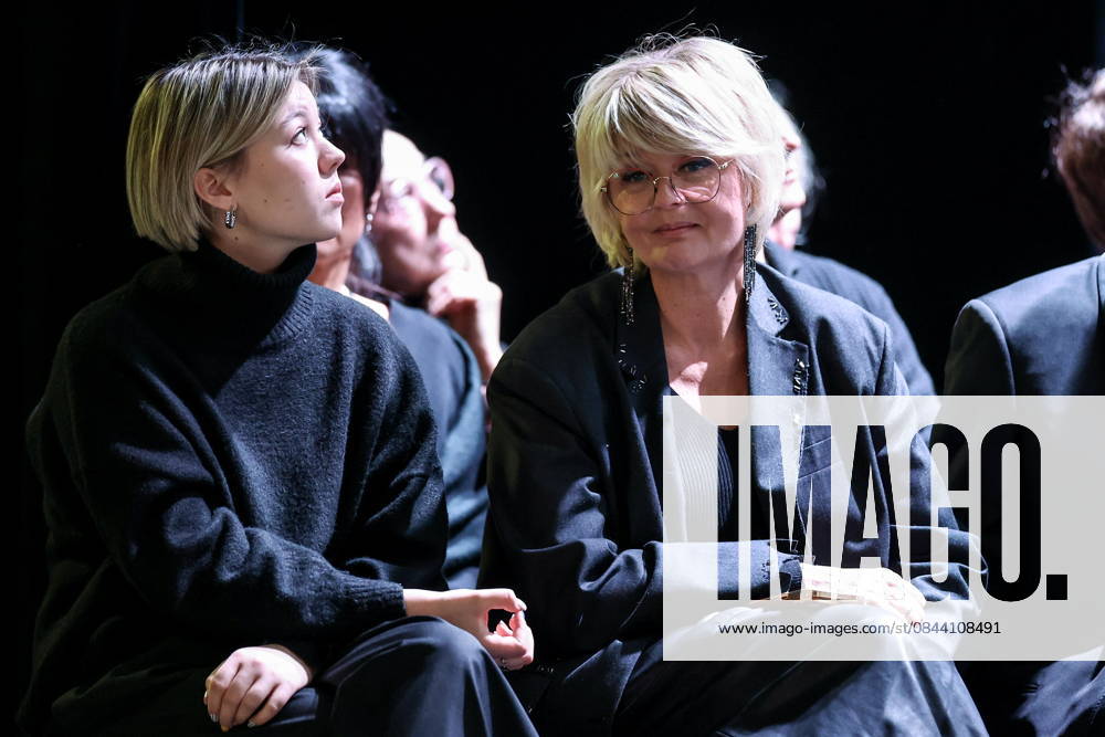 RUSSIA, MOSCOW - DECEMBER 29, 2025: Vera Alentova s daughter, journalist and actress Yulia Menshova (R) at a farewell ceremony for actress Vera Alentova at the Moscow Pushkin Drama Theatre. Alisa Kulikova TASS 86784203