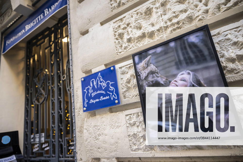 Flowers at Fondation Brigitte Bardot After Actress Death - Paris This picture shows the entrance of the Fondation Brigitte Bardot with a flowers set on the door following the death of French actress and animal rights activist Brigitte Bardot in Paris on December 28, 2025. Photo by Eliot Blondet ABACAPRES.COM Paris Ile-de-France France
