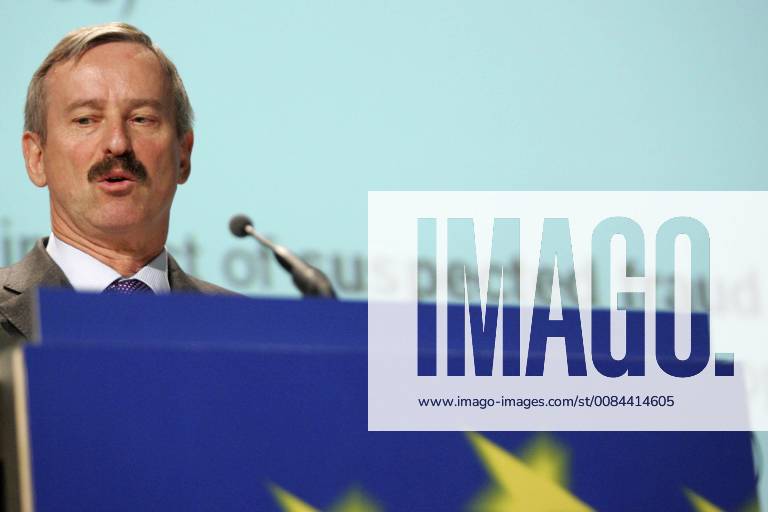 20070709 - BRUSSELS, BELGIUM: Estonian Siim Kallas, European Commission vice-president and Commissioner for Administrative Affairs, Audit and Anti-Fraud delivers a speech at the start of the Eurogroup meeting, at the European Union Headquarters, in Brussels, Monday 09 July 2007. FRANCOISxWALSCHAERTS x7041717x