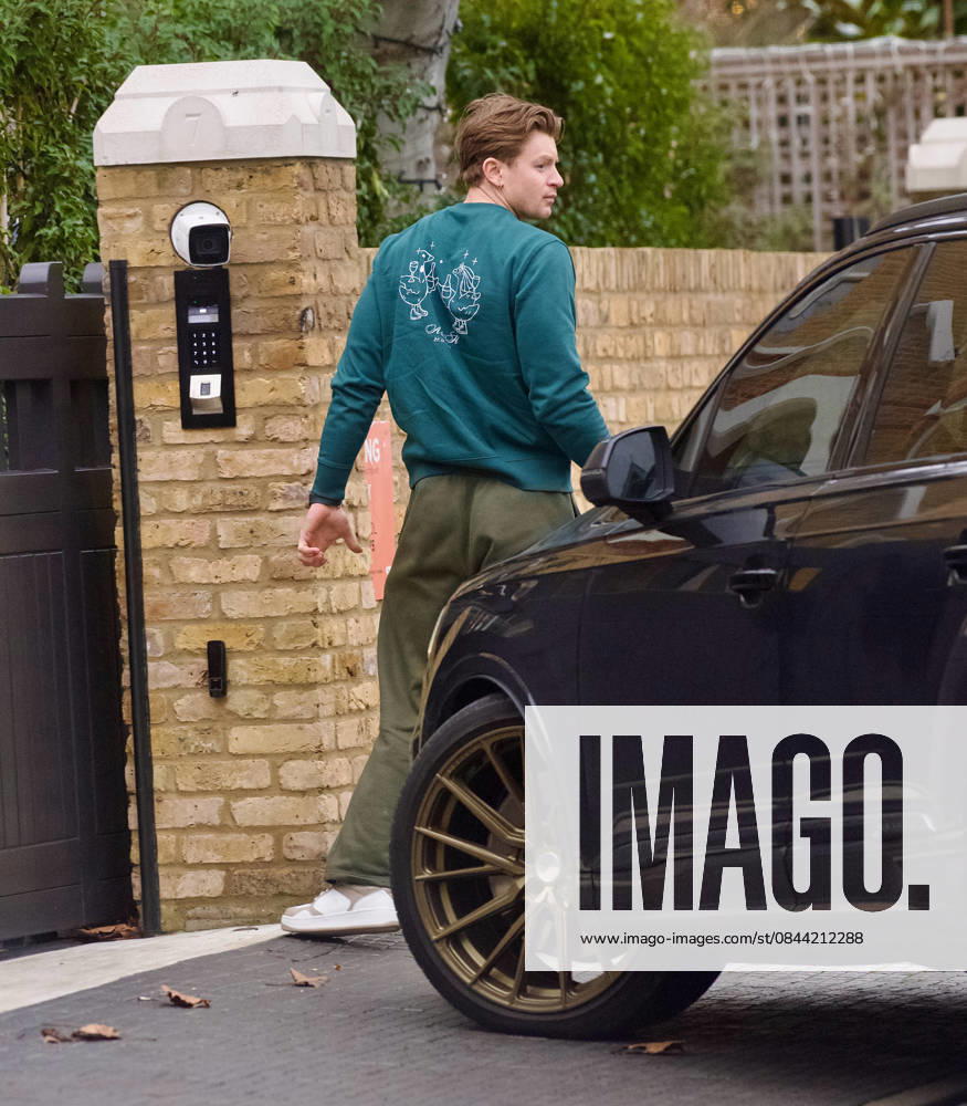 Adam Peaty and Holly Ramsay 29 12 2025 Adam Peaty arrives back at Gordon Ramsay’s Wandsworth home after Peaty’s marriage to Ramsay’s daughter Holly.