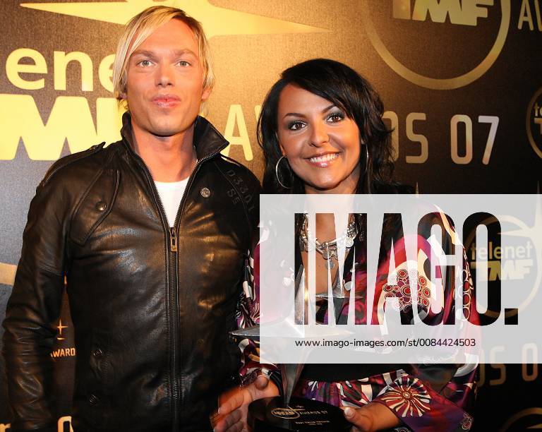 20071013 - HASSELT, BELGIUM: Belgian DJ-producer Regi Penxten and singer Linda Mertens of Milk Inc. pose with their TMF Award during the TMF Awards, in Hasselt, Saturday 13 October 2007. Milk Inc. won the Best Dance National award. SVENxDILLEN x7647074x