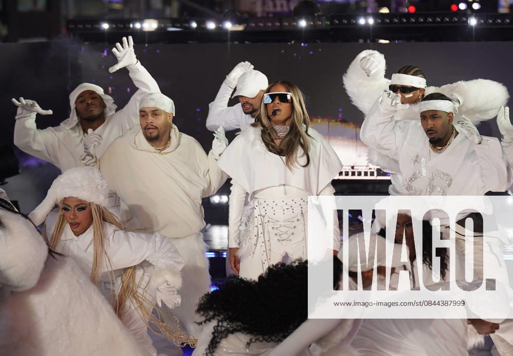 Singer-songwriter Ciara performs as thousands of revelers gather in Times Square to bring in the new year, in New York City on Wednesday, December 31, 2025. Crowds have gathered to watch the iconic ball drop from the skyscraper at One Times Square on New Year s for more than a century. NYP20251231907 DEREKxFRENCH