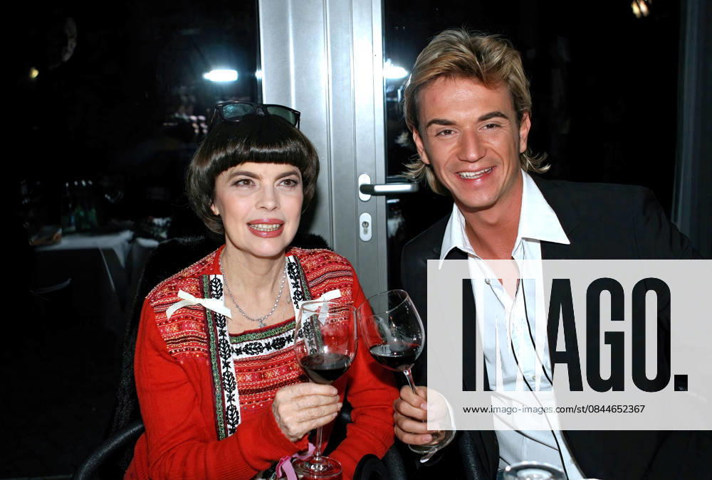ARCHIVE Florian Silbereisen Showmaster Florian Silbereisen with Mireille Mathieu on the occasion of the ARD TV show Am laufenden Band , 2006 ARCHIVE RECORDING, date estimated 20260101JWM0215