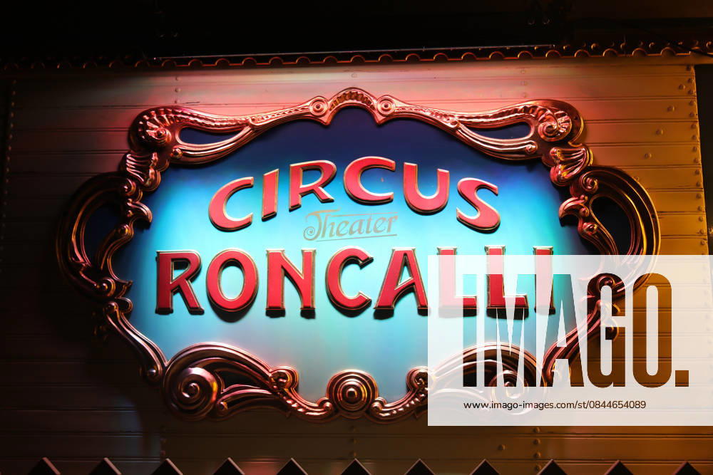 Premiere of the 21 Original Roncalli Weihnachtscircus in Berlin Berlin, 19 12 2025 Circus exterior view at the premiere of the 21 Original Roncalli Weihnachtscircus at the Tempodrom in Berlin Berlin