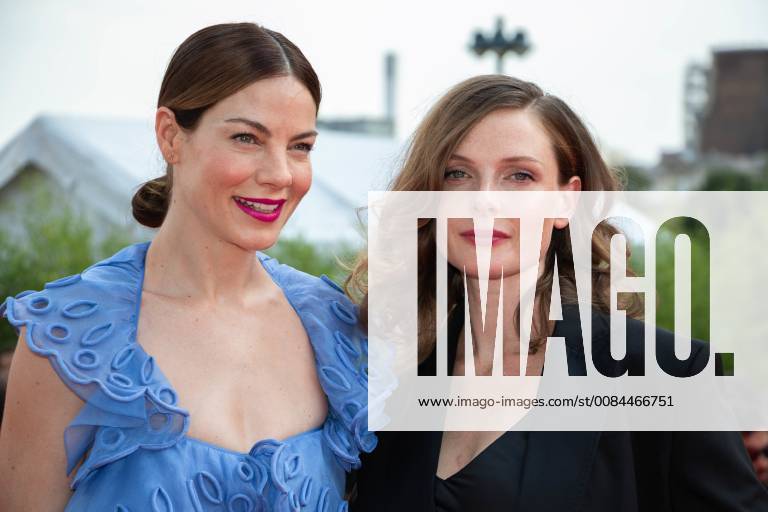 Tapis rouge de l avant-premiere mondiale du film Mission Impossible: Fallout . Rebecca Ferguson et Michelle Monaghan. Mission: Impossible. Fallout premiere in Paris in front of the Eiffel Tower. 228431 2018-07-12 Trocadero Paris France
