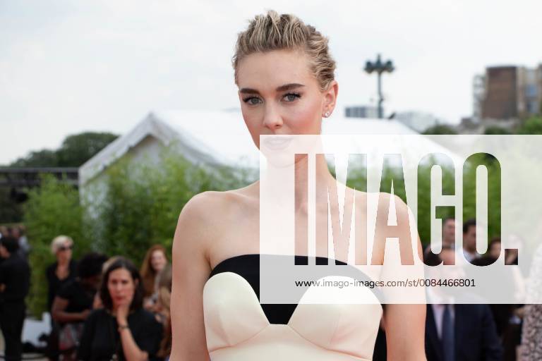 Tapis rouge de l avant-premiere mondiale du film Mission Impossible: Fallout . Vanessa Kirby. Mission: Impossible. Fallout premiere in Paris in front of the Eiffel Tower. 228431 2018-07-12 Trocadero Paris France