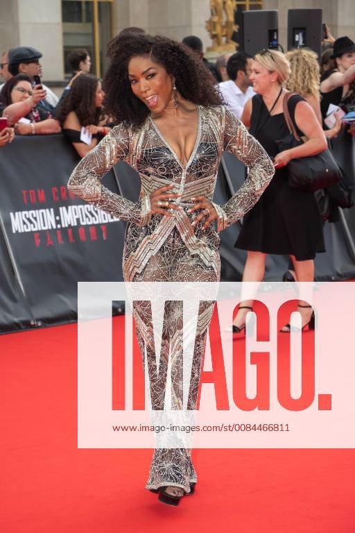 Tapis rouge de l avant-premiere mondiale du film Mission Impossible: Fallout .Angela Bassett. Mission: Impossible. Fallout premiere in Paris in front of the Eiffel Tower. 228431 2018-07-12 Trocadero Paris France