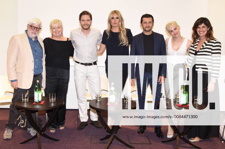 Taormina: Presentation prized at the Nations prize. In the picture: Claudio Masenza, Piera De Tassis, Daniel Bruhl, Tiziana Rocca, Vinicio Marchioni, Marina Rocco