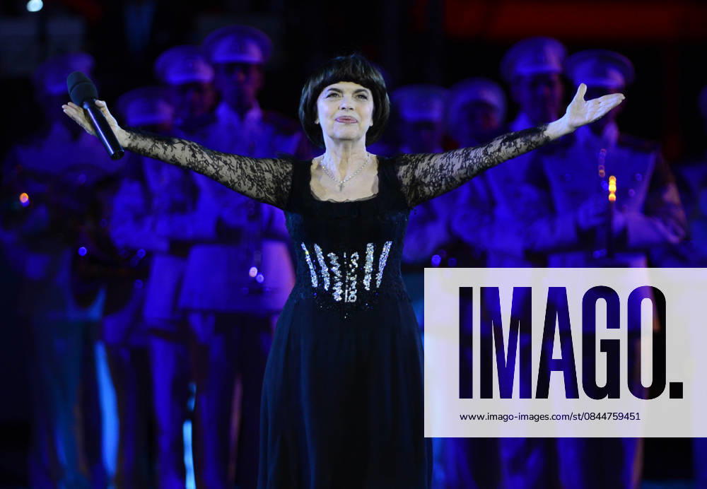International Military Music Festival Spasskaya Tower ends in Russia MOSCOW, RUSSIA - SEPTEMBER 7: French singer Mireille Mathieu takes to the stage within the closing ceremony of the International Military Festival Sasskaya Tower at the Red Square of Moscow, Russia on September 7, 2014. Moskova Rusya. Editorial use only. Please get in touch for any other usage.