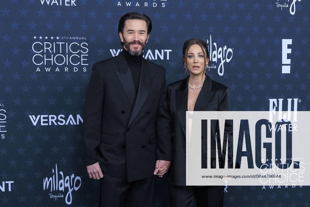 Tom Pelphrey and Kaley Cuoco on the red carpet of the 31st Critics Choice Awards on Sunday January 4, 2026 at the Barker Hanger in Santa Monica, California. JAVIER ROJAS PI Santa Monica USA - ZUMAp124 20260104_zaa_p124_074