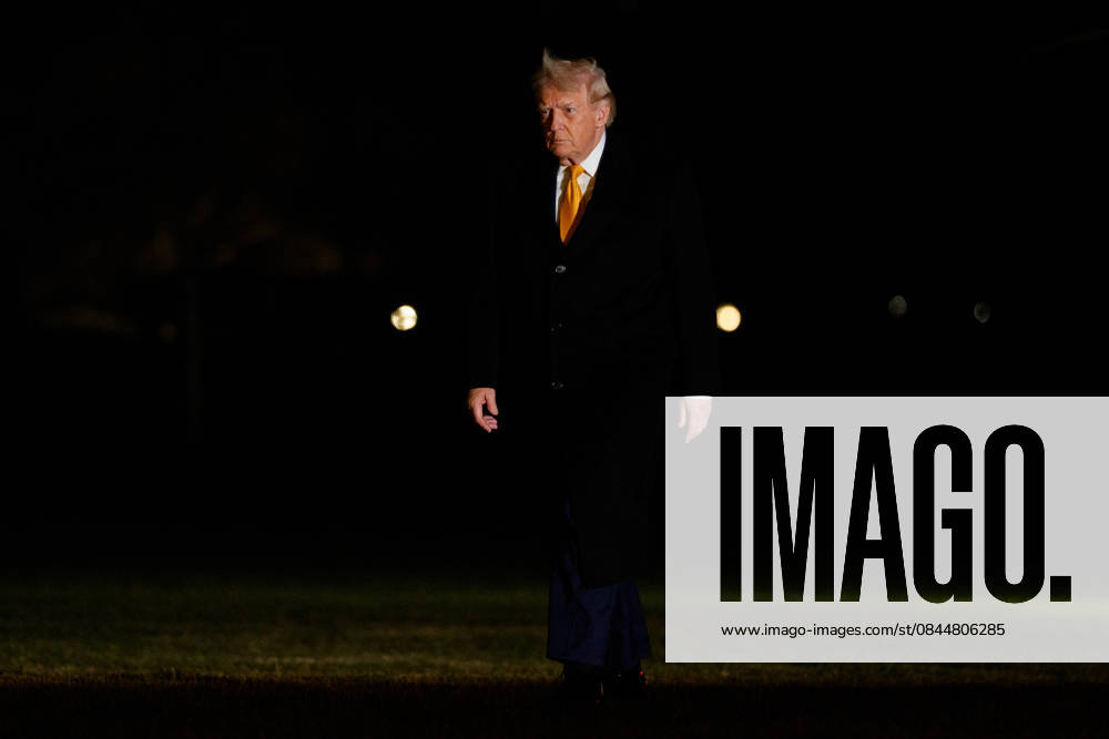 Donald Trump Returns to White House United States President Donald J Trump returns to the White House in Washington, DC, USA, on Sunday, January 4, 2026. Photo by Aaron Schwartz Pool ABACAPRESS.COM Washington District of Columbia United States