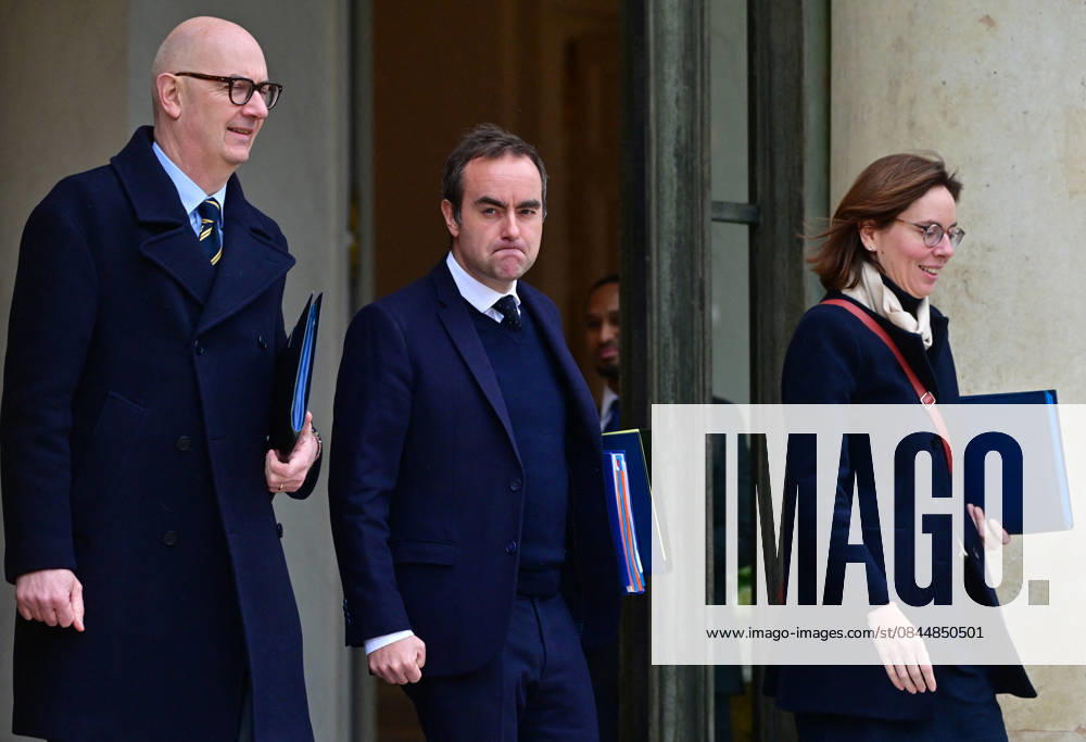 Roland Lescure, Minister of the Economy, Finance and Industrial, Energy and Digital Sovereignty, Sébastien Lecornu, Prime Minister, and Amélie de Montchalin, Minister of Action and Public Accounts, leave the first cabinet meeting of 2026 at the Presidential Elysee Palace in Paris, France on January 5, 2026 Christian Liewig Bestimage French Ministers leave after a cabinet meeting at the Presidential Elysee Palace in Paris, France on January 5, 2026 Paris France