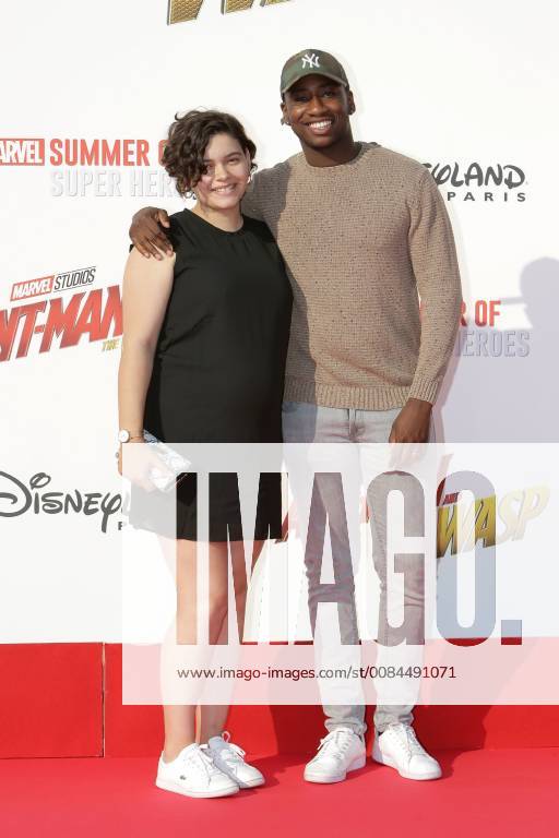 Avant-premiere europeenne de Ant-Man Guepe au Studio Theater de Disneyland Paris.Toniolife avec une amie. 228502 2018-07-14 Marne la Vallee France
