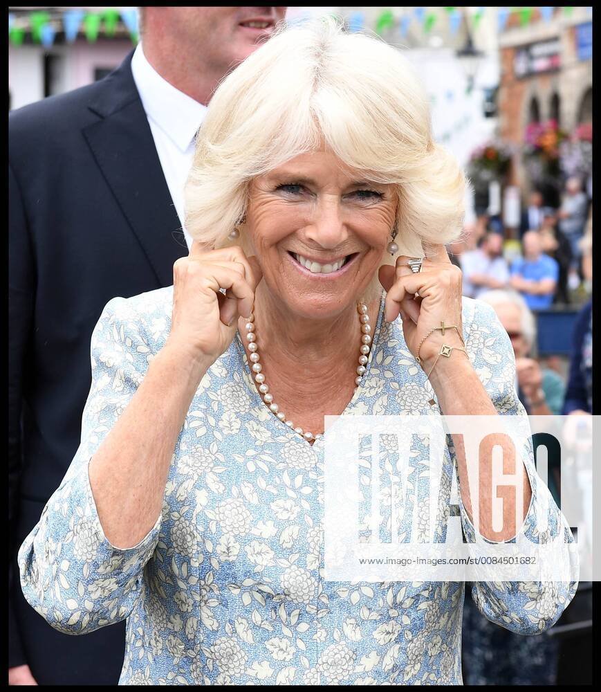. 16 07 2018. Fowey, United Kingdom. Prince Charles the Duchess of Cornwall visit Cornwall. The Duke and Duchess of Cornwall put their fingers in their ears as the cannon gun is fired to launch the gig race as they visit the celebration of Fowey festival meeting local businesses, representatives from Fowey gig club and members of the RNLI on Fowey Quay. xAndrewxParsonsx xi-Imagesx IIM-18220-0022