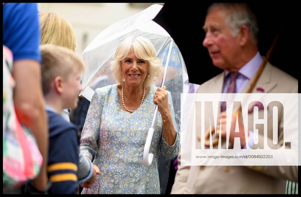 Prinz Charles und Camilla besuchen Cornwall . 16 07 2018. Fowey, United Kingdom. Prince Charles the Duchess of Cornwall visit Cornwall. The Duke and Duchess of Cornwall visit the celebration of Fowey festival meeting local businesses, representatives from Fowey gig club and members of the RNLI on Fowey Quay. xAndrewxParsonsx xi-Imagesx IIM-18220-0028