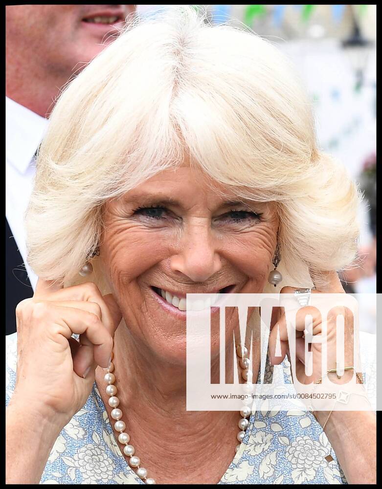 . 16 07 2018. Fowey, United Kingdom. Prince Charles the Duchess of Cornwall visit Cornwall. The Duke and Duchess of Cornwall put their fingers in their ears as the cannon gun is fired to launch the gig race as they visit the celebration of Fowey festival meeting local businesses, representatives from Fowey gig club and members of the RNLI on Fowey Quay. xAndrewxParsonsx xi-Imagesx IIM-18220-0075