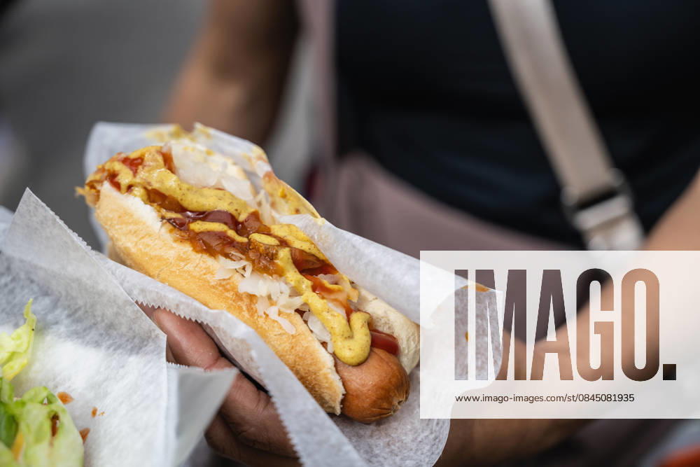 Classic America Hot dog in New York s Central Park New York, New York, United States CR_THHE260106A-1923475-01 ,model released, Symbolfoto