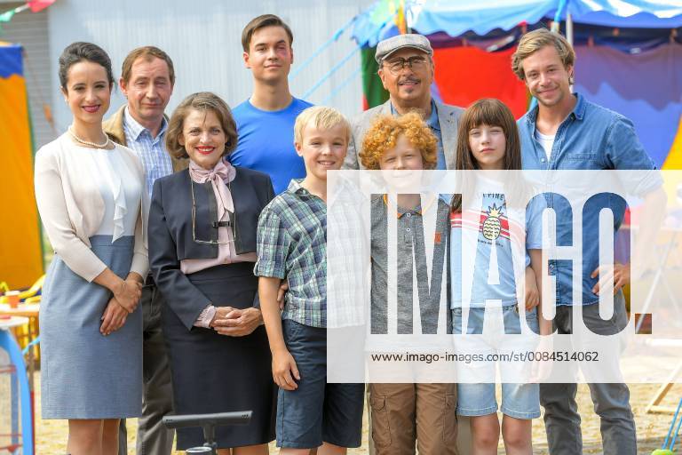 Stephanie Stumpf Thorsten Merten Teacher Flickendorf Katharina Thalbach School Principal Louis Held Physical Education Teacher Tilman Döbler Alfons Zitterbacke Wolfgang Stumph Grandpa Klausner Leopold Ferdinand Schill Lisa Moell and Tobias Krell Checker Tobi filming Alfons Zitterbacke The feature film produced by X Filme and MDR at Avi