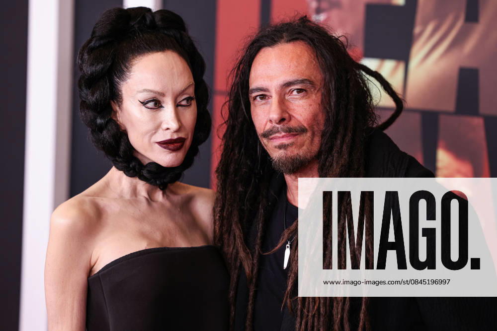 Los Angeles Premiere Of Row K Entertainment s Dead Man s Wire LOS ANGELES, CALIFORNIA, USA - JANUARY 07: Evis Xheneti Shaffer and husband James Shaffer of American nu metal band Korn arrive at the Los Angeles Premiere Of Row K Entertainment s Dead Man s Wire held at AMC The Grove 14 on January 7, 2026 in Los Angeles, California, United States., Credit:Xavier Collin Avalon United States, California, Los Angeles, AMC The Grove 14