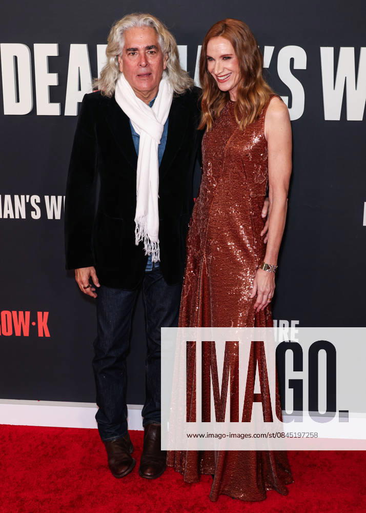 Los Angeles Premiere Of Row K Entertainment s Dead Man s Wire LOS ANGELES, CALIFORNIA, USA - JANUARY 07: Mitch Glazer and wife American actress Kelly Lynch arrive at the Los Angeles Premiere Of Row K Entertainment s Dead Man s Wire held at AMC The Grove 14 on January 7, 2026 in Los Angeles, California, United States., Credit:Xavier Collin Avalon United States, California, Los Angeles, AMC The Grove 14