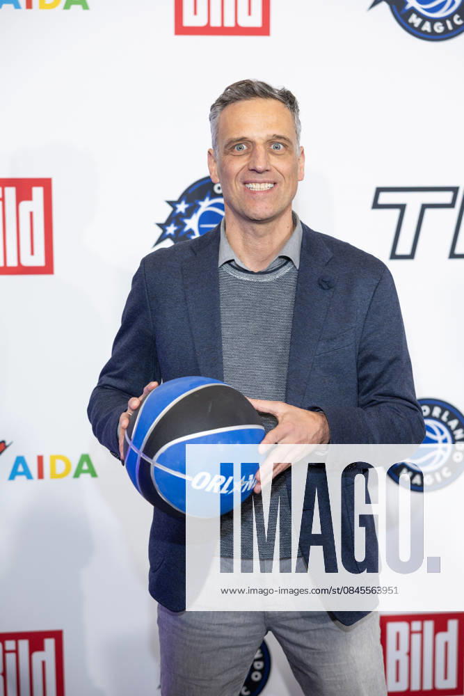 NBA Tip Off Dinner Axel Springer Rocco Bräuniger VP, Country Manager DACH EU Expansion, Amazon customer focus, innovation, leadership Tip off Dinner On the occasion of the NBA game on January 15, Axel Springer Verlag invites you to a dinner at the publishing house in Berlin