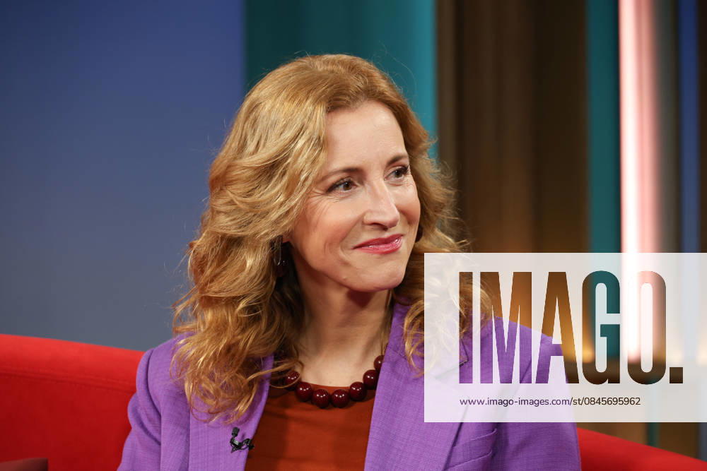 Ilka Petersen hosts the television program DAS Rote Sofa, a live talk show on Norddeutscher Rundfunk, photo session on 16 1 2026 in the NDR television studio in Hamburg Lokstedt