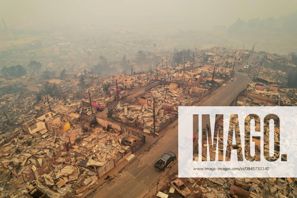 Aerial images show devastation from fires in Chile PENCO, CHILE - JANUARY 18: Aerial images show devastation in populated areas of the municipality of Penco due to a forest fire, in Penco, Chile, on January 18, 2026. Authorities have confirmed at least 15 deaths, while Chilean President Gabriel Boric declared a state of emergency on Sunday in the Nuble and Biobio regions, in the south-central part of the country, due to the fires that have burned approximately 10,000 hectares. Lucas Aguayo Araos Anadolu Penco Chile. Editorial use only. Please get in touch for any other usage.