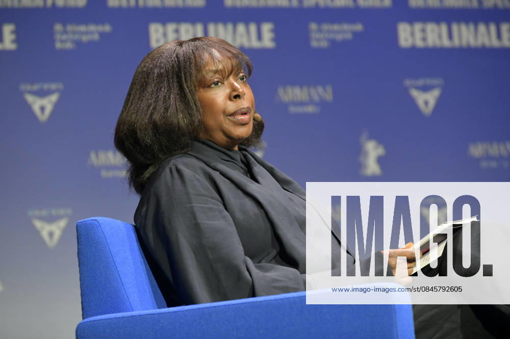 Jacqueline Lyanga presenting the merchandise before the program press conference of the Berlinale 2026 76 Berlin International Film Festival at the Akademie der Künste Berlin, 20 01 2026 Foto:xM.xBehrensx xFuturexImagex berlinale_pk_6131