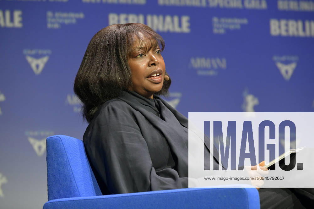 Jacqueline Lyanga presenting the merchandise before the program press conference of the Berlinale 2026 76 Berlin International Film Festival at the Akademie der Künste Berlin, 20 01 2026 Foto:xM.xBehrensx xFuturexImagex berlinale_pk_6133