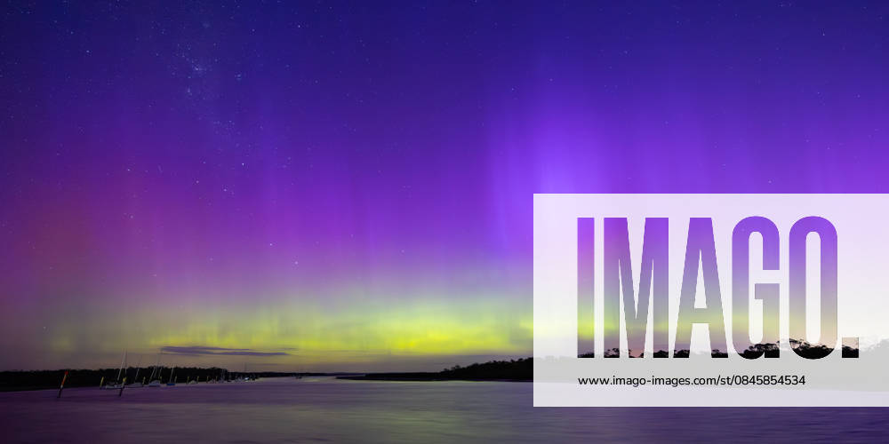 MELBOURNE, AUSTRALIA - JANUARY 20, 2026: Increased solar activity results in the Aurora Australis being visible across Australia. This image taken from near Blind Bight in Melbourne, Australia on January 20th 2026 Melbourne Australia - ZUMAp121 20260120_zsp_p121_001