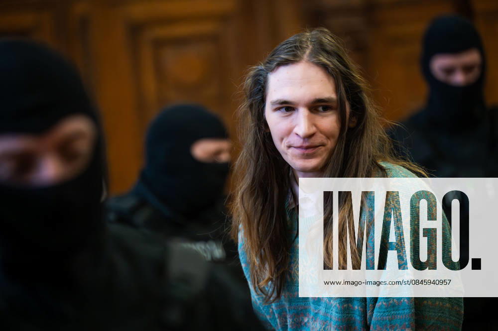 MAJA T., a German anti-fascist activist being escorted into the Budapest-Capital Regional Court during a trial hearing under heavy guard. The antifa activist has been in custody in Hungary for many months now, where years of prison could await them if found guilty in a violent attack of far-right supporters after their rally back in 2023, in Budapest. Budapest Hungary - ZUMAa256 20260122_zip_a256_008