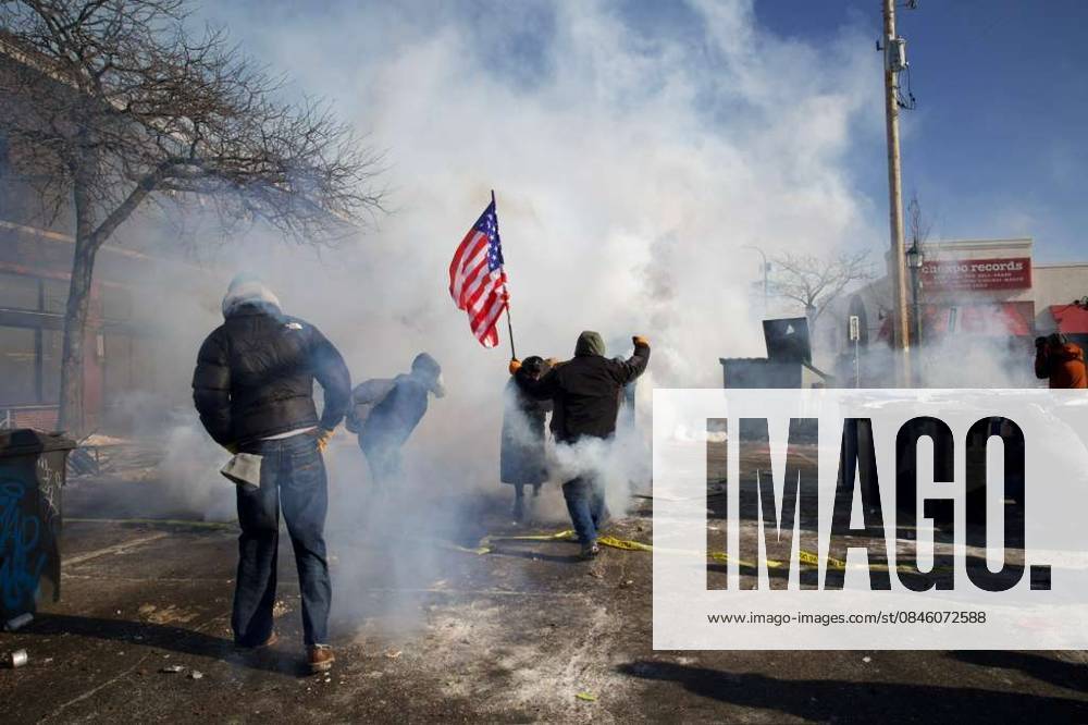 US federal agent shoots man in Minneapolis in 2nd incident this month MINNEAPOLIS, UNITED STATES - JANUARY 24: Minneapolis Police Department (MPD) officers clear the streets and the scene as community members follow them during a demonstration after the shooting of a protester in Minneapolis, United States, on January 24, 2026. The City of Minneapolis confirmed reports of the shooting involving federal law enforcement, marking the second such incident in the state this month. Madison Thorn Anadolu Minneapolis United States. Editorial use only. Please get in touch for any other usage.