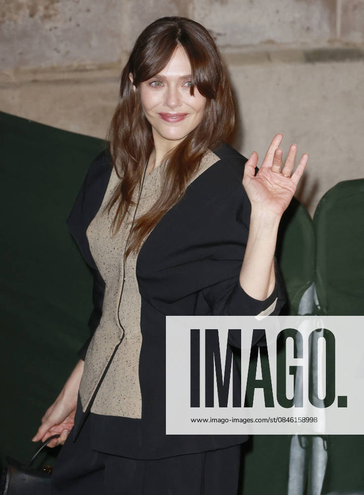 Elizabeth Olsen Celebrities at Jacquemus Men Ready to Wear Fall Winter 2026 2027 Collection fashion show, during Paris Fashion Week January 25th 2026 Paris France Christophe Aubert Bestimage Celebrities at Jacquemus Men Ready to Wear Fall Winter 2026 2027 Collection fashion show, during Paris Fashion Week January 25th 2026 Paris France