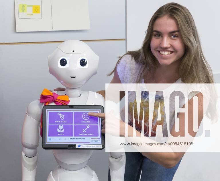 Dioezesan Caritasverband and Uni Siegen inform about robotics in geriatric care at the 09 07 18 in Cologne The humanoid robot Robbie of the type Pep