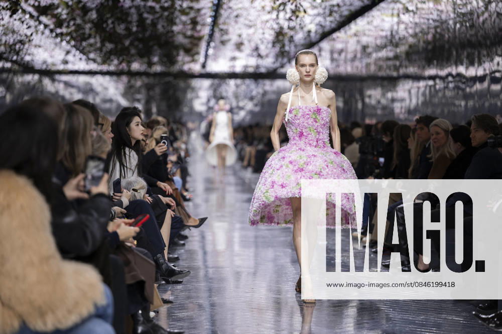 PFW Dior runway A model wears a creation as part of the Christian Dior Spring Summer 2026 Haute Couture collection presented in Paris, on January 26, 2026. Photo by Eliot Blondet ABACAPRESS.COM Paris France France